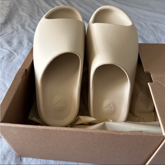 Yeezy Slide Bone 8US - Picture 3 of 5